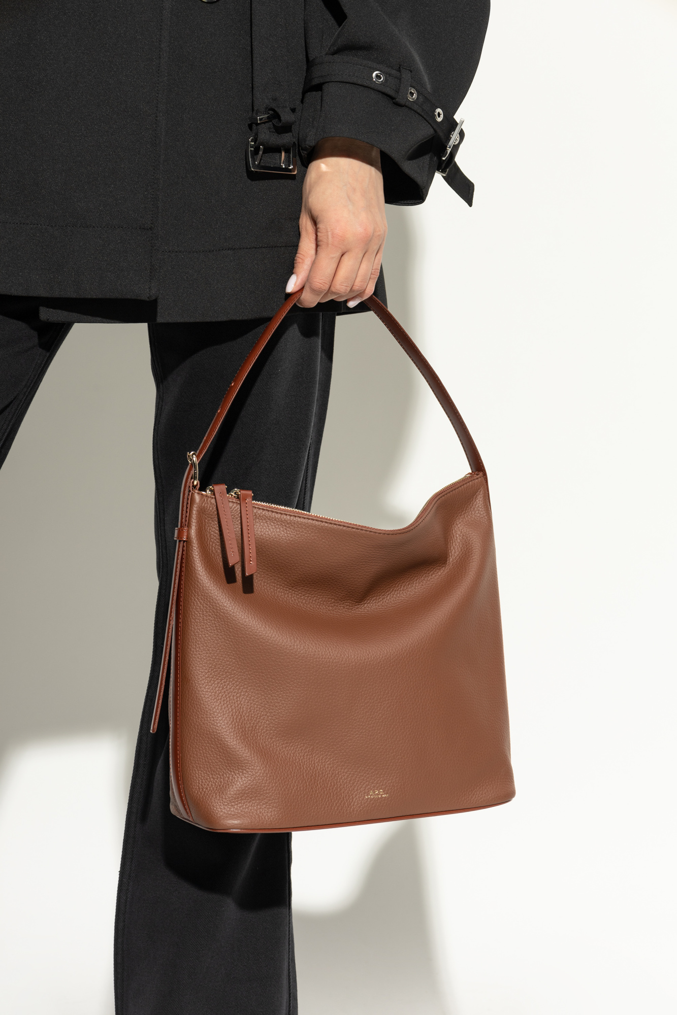 トートバッグ A.P.C. Brown Leather Vera Shoulder Bag Brown Vera Shoulder Bag by A.P.C. on Sale